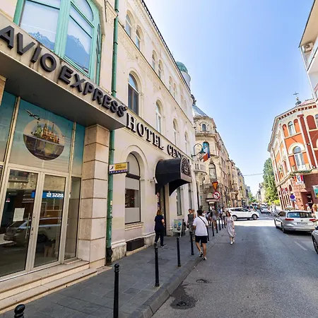 Old Town Gem Of 4*